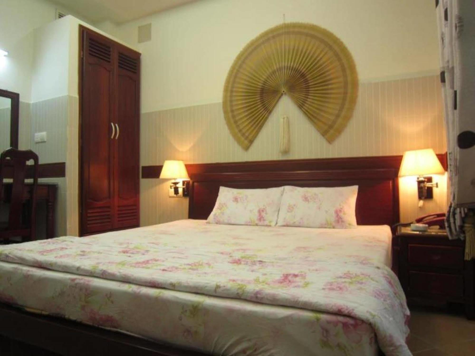 Hoang Thanh Thuy Airport Hotel 1 - Gan Am Thuc Dem Cho Hoang Hoa Tham Cidade de Ho Chi Minh Exterior foto